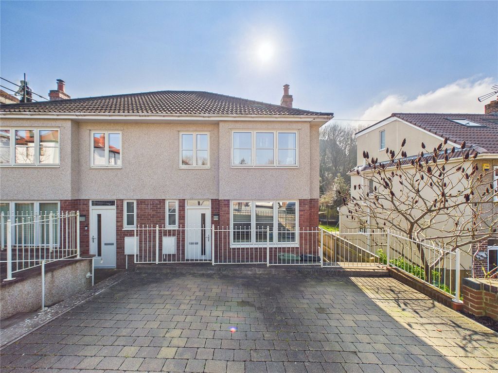 Property photo 2 of 28 Picture No. 12