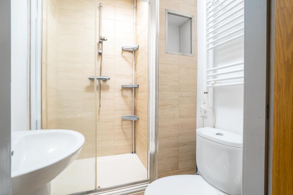 Additional image 8 of 2 bed flat for saleGeorge Cayley Drive, York YO30