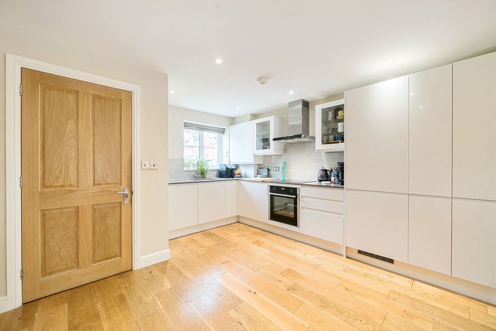 Property photo 3 of 12 1340081-13-689Db6...