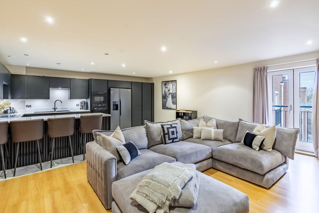 Property photo 2 of 20 Living Room