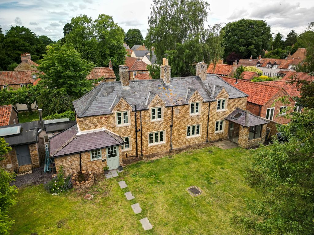 Property photo 2 of 40