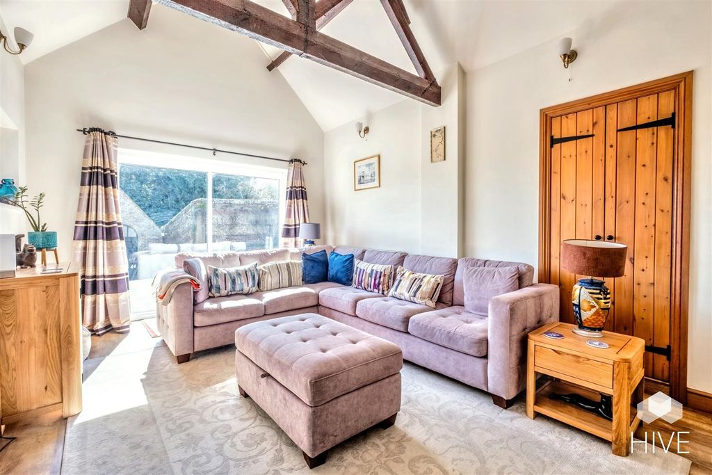 Property photo 2 of 35 Living Room