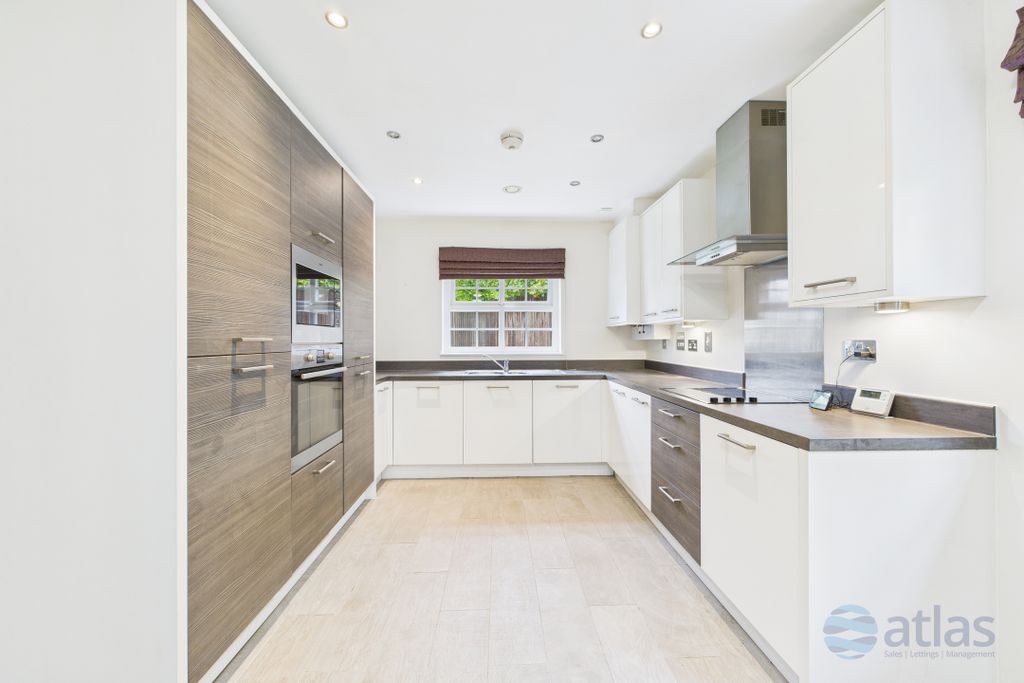 Property photo 3 of 16 Kitchen