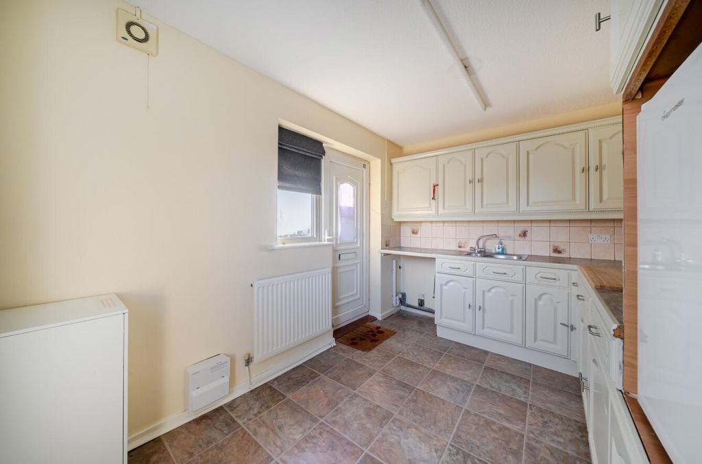 Property photo 2 of 16 1385418-12-6926Cfe60565B.Jpg