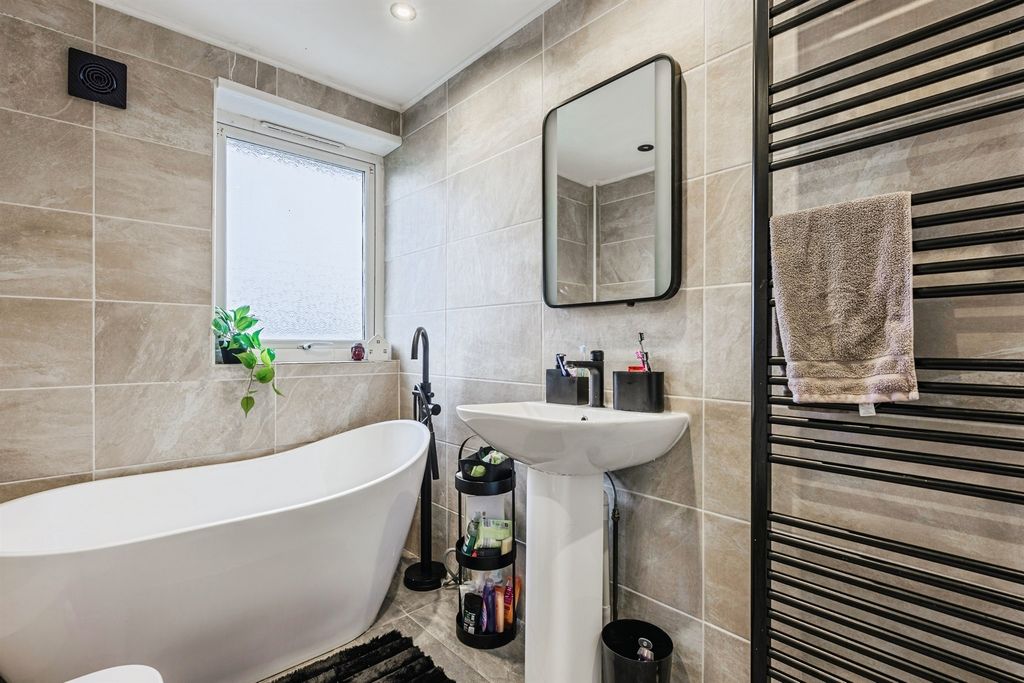 Property photo 3 of 20