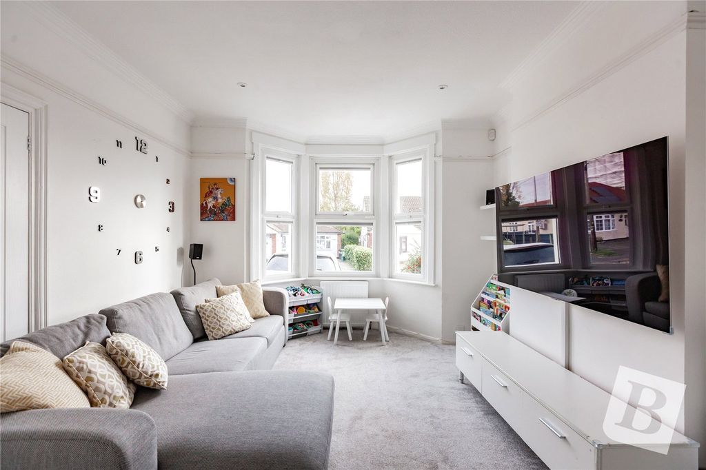 Property photo 2 of 20 Living Room