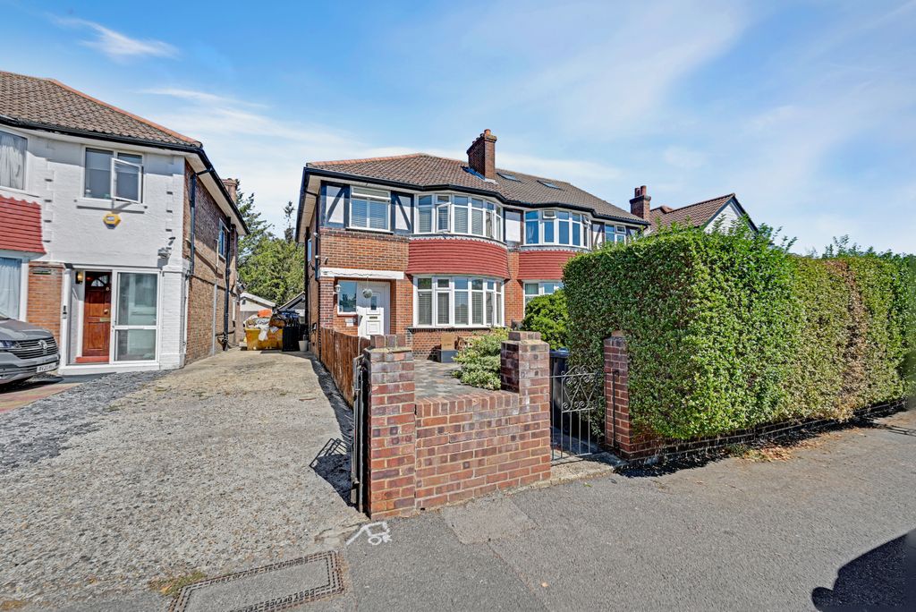 Property photo 1 of 14 3 Bedroom Semi Detached With Garage