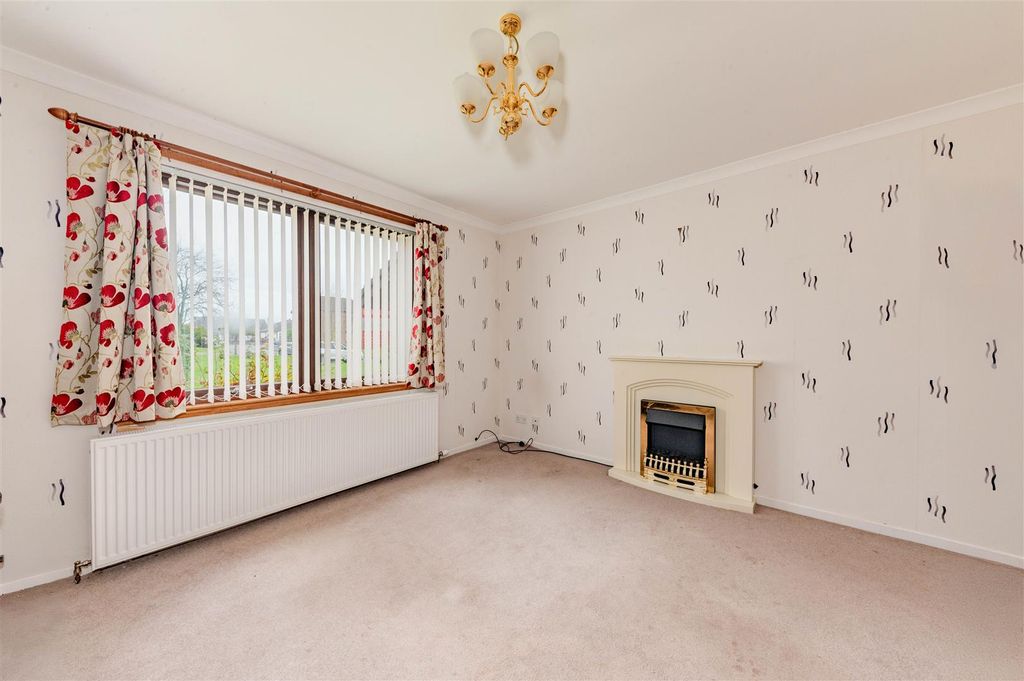 Property photo 2 of 10 6 Greenbourne Gardens Monifieth (7).Jpg