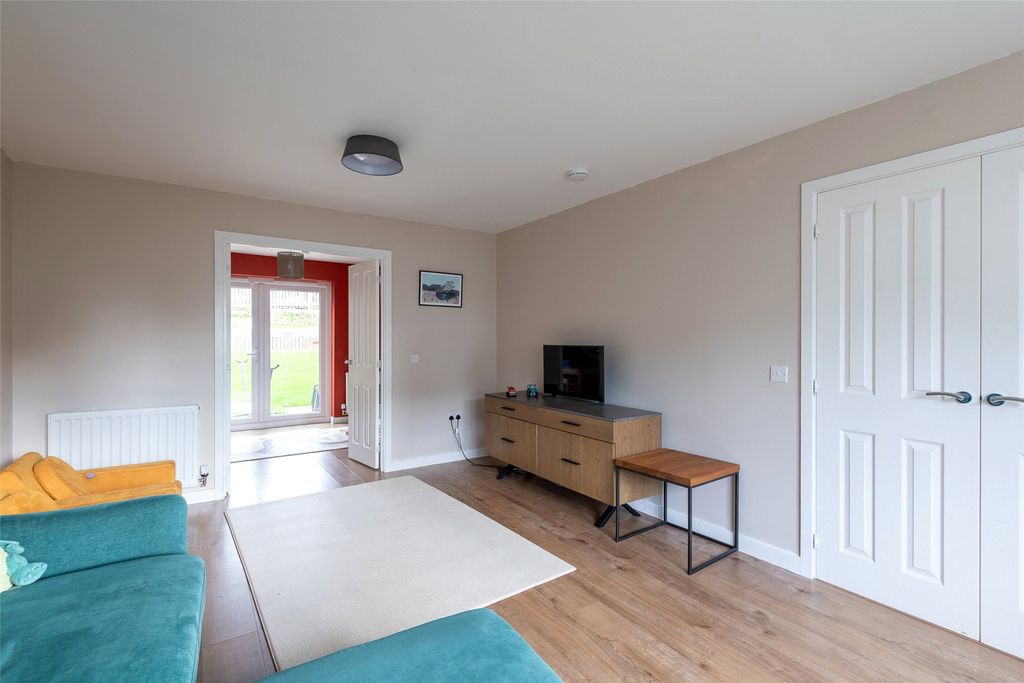 Property photo 3 of 20 Picture No. 05