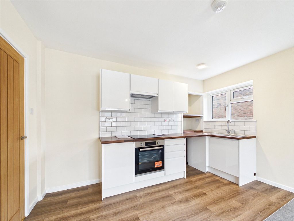 Property photo 2 of 9 Picture No. 11