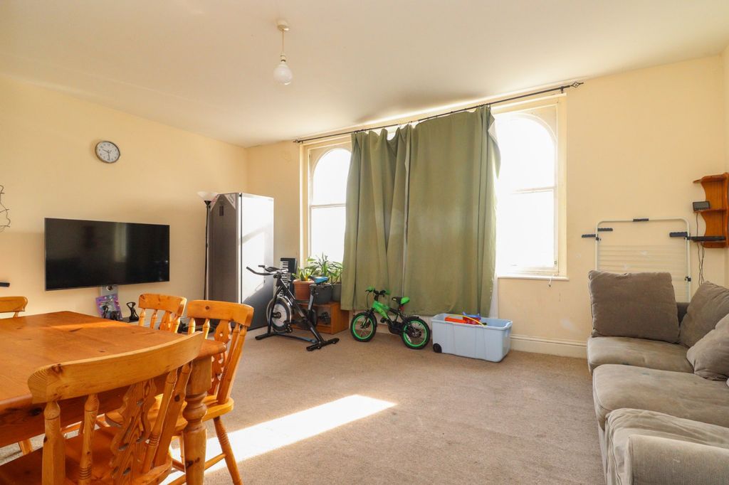 Property photo 3 of 7 Picture 3