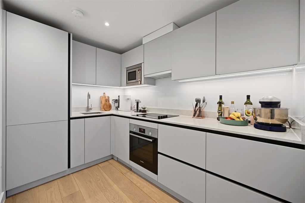 Property photo 2 of 11 Bcar - Kings Court -  Kitchen (4).Jpg
