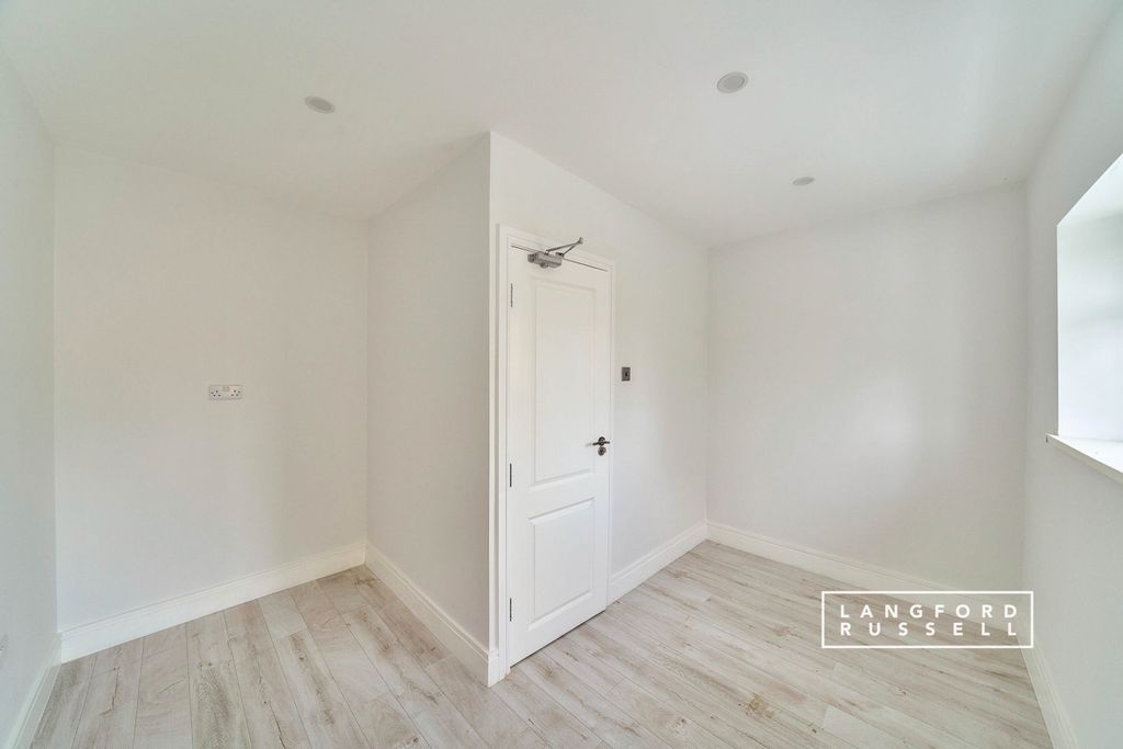 Property photo 1 of 8 Bedroom