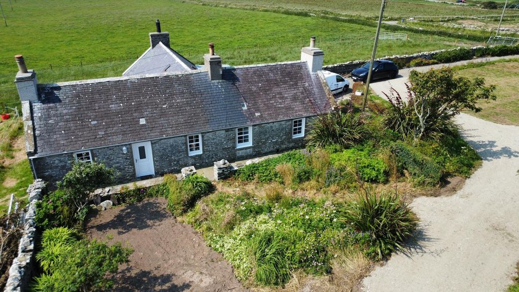 Property photo 2 of 33