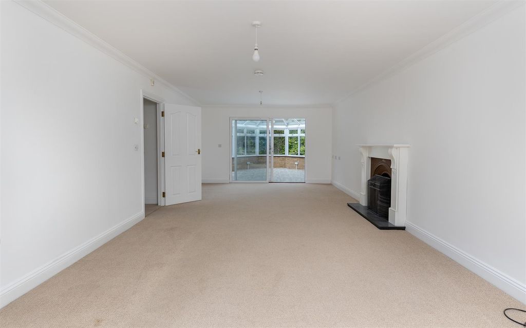Property photo 3 of 21 Living Room