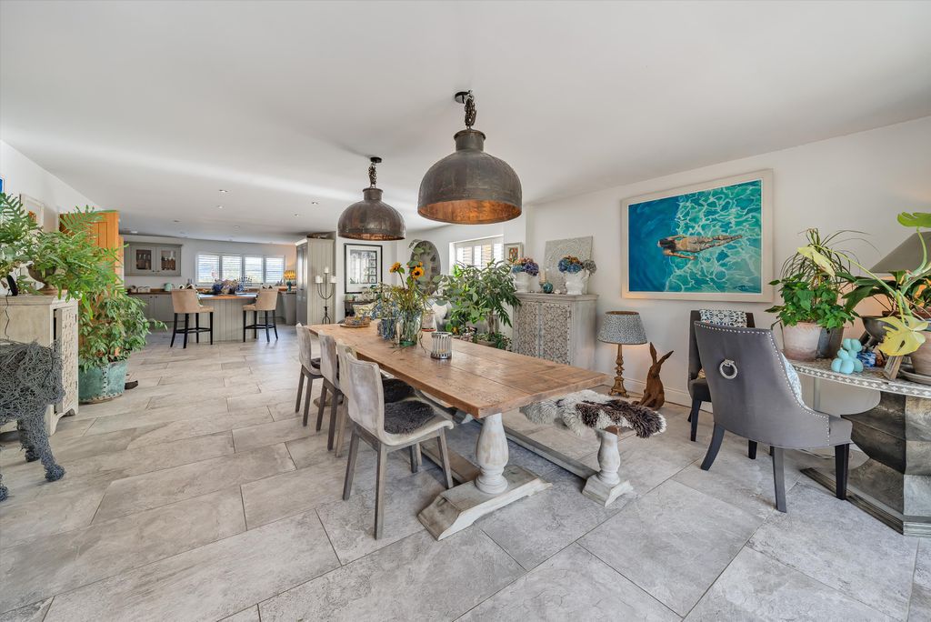 Property photo 3 of 27 Image