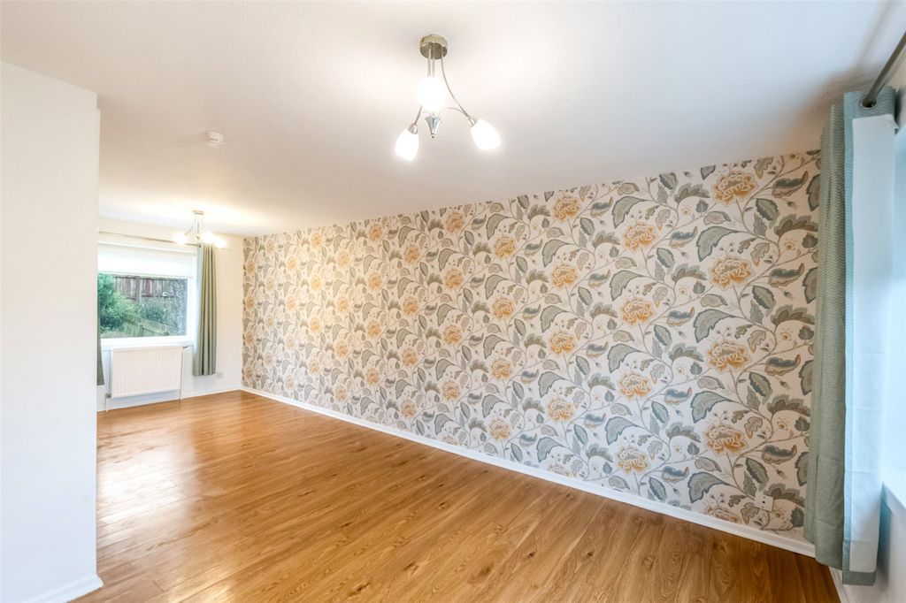 Property photo 2 of 22 Picture No. 12