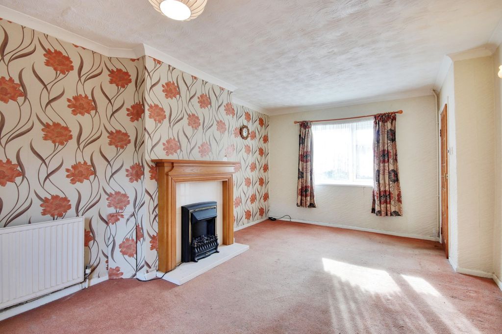 Property photo 3 of 16 Sitting Room