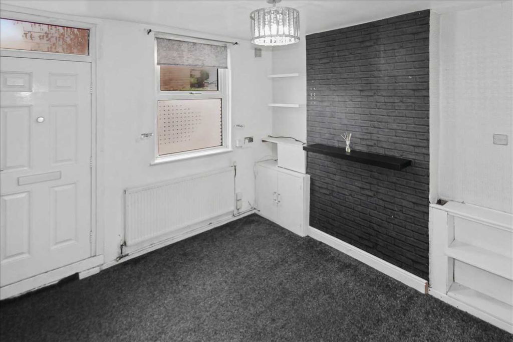 Property photo 2 of 19 Lounge