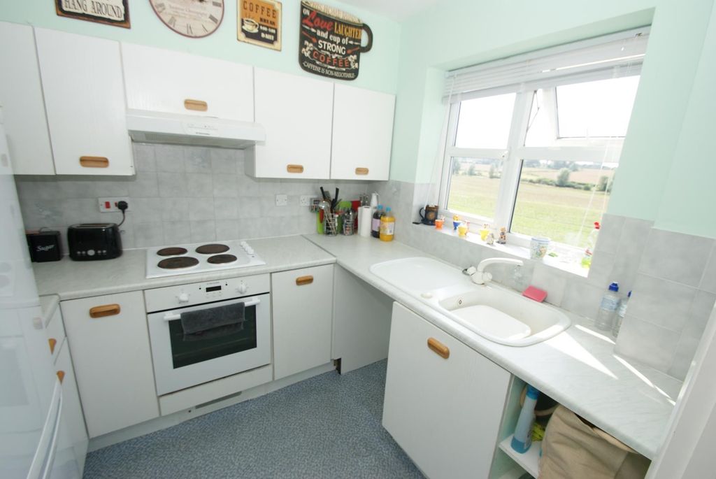 Property photo 2 of 5 Kitchen