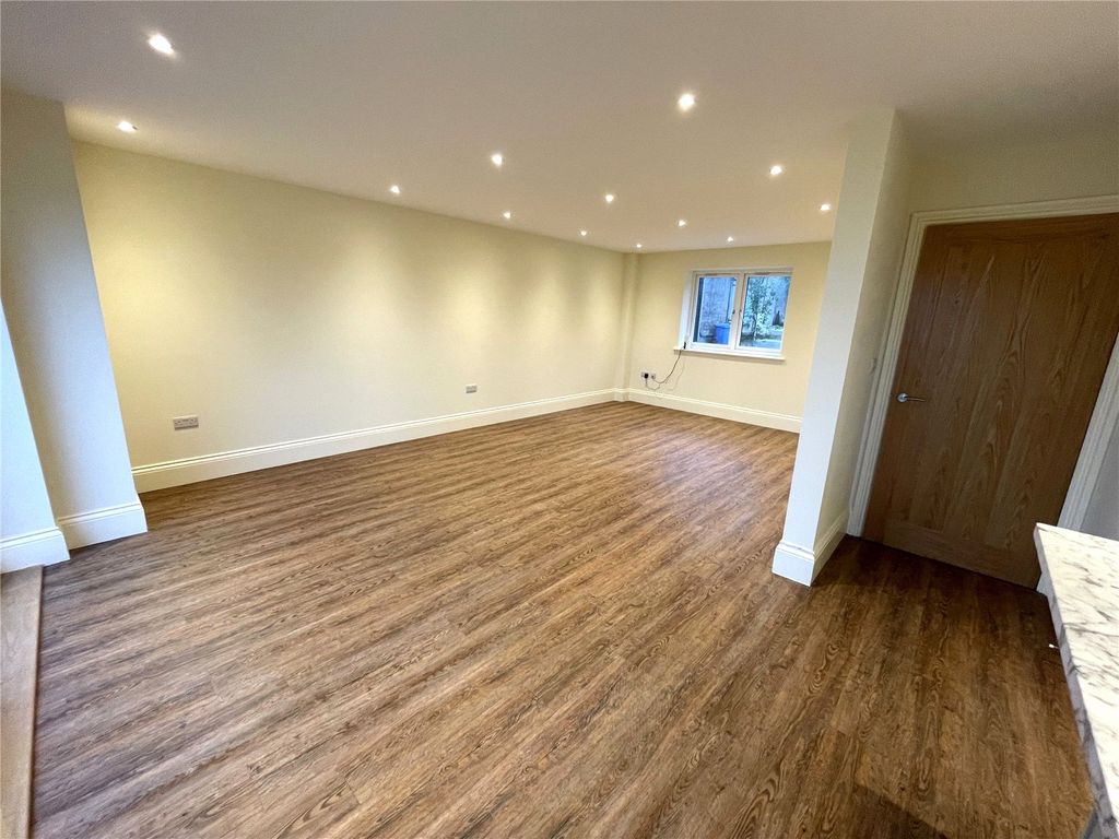 Property photo 3 of 12 Picture No. 10