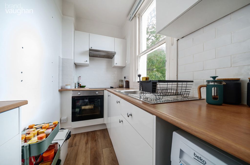 Property photo 2 of 5 Kitchen