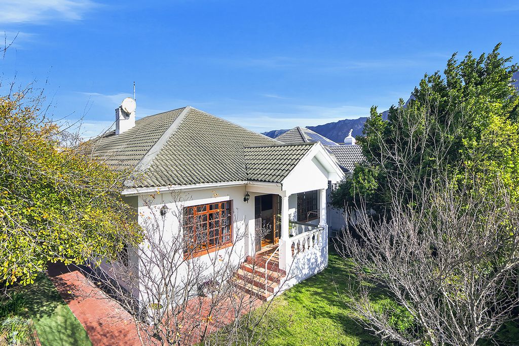 Property photo 2 of 35
