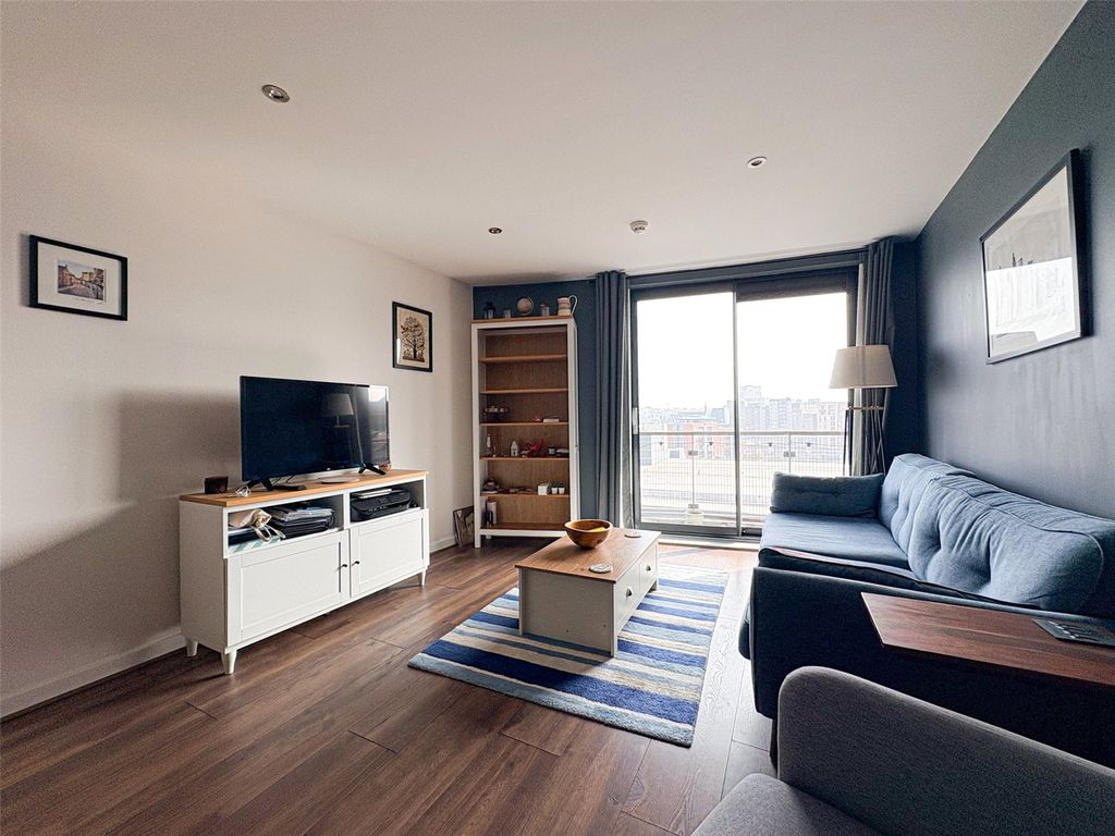 Property photo 3 of 11 Picture No. 14