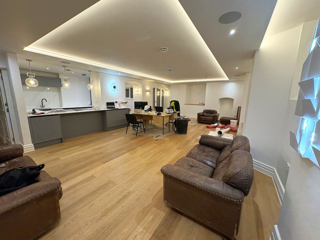 Property photo 3 of 9 Living Room