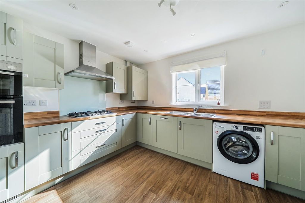 Property photo 2 of 19 Kitchen