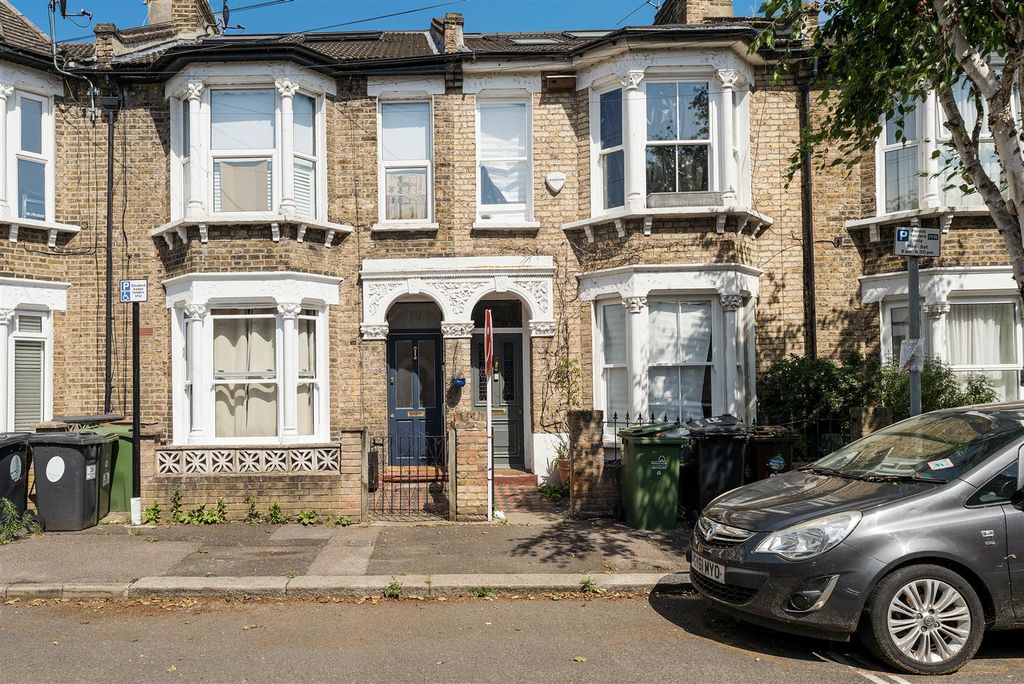Property photo 1 of 34 Haroldstone Road, E17