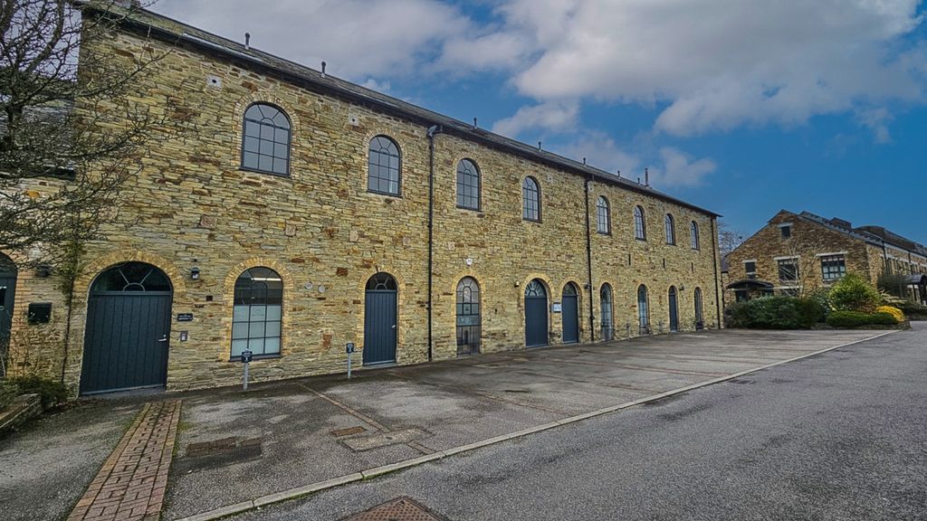 Property photo 1 of 10 Flat 6 The Old Cariage Works Tps Bodmin Branch 012