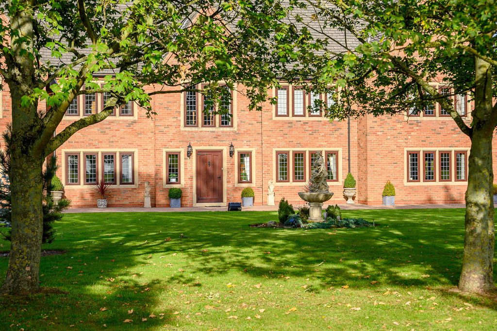 Property photo 1 of 33