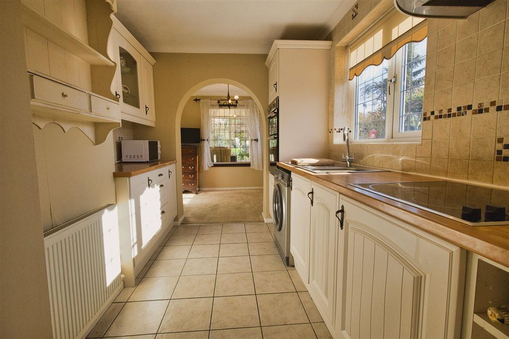 Property photo 3 of 17 Kitchen Area