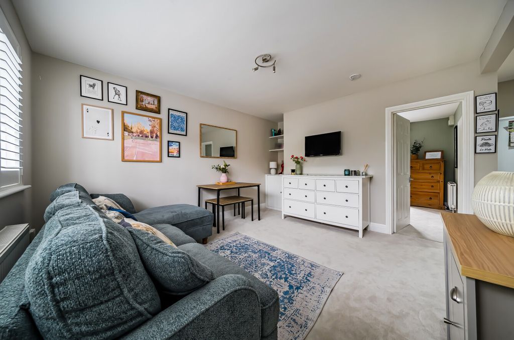 Property photo 3 of 11 1370555-10-68F23d...