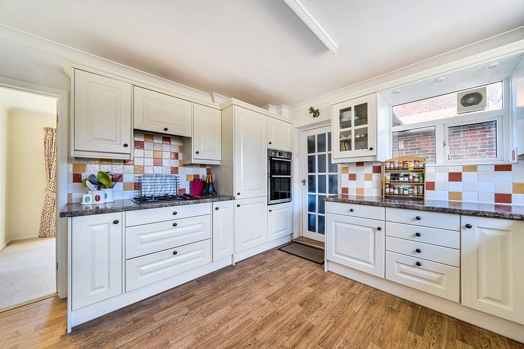 Property photo 3 of 21