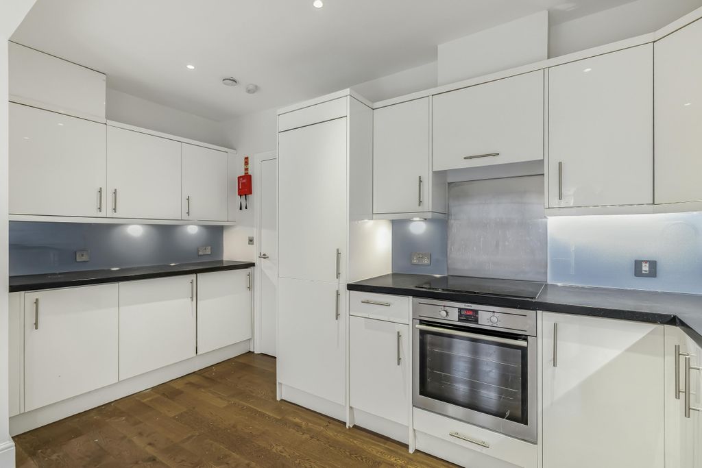 Property photo 3 of 9 Kitchen