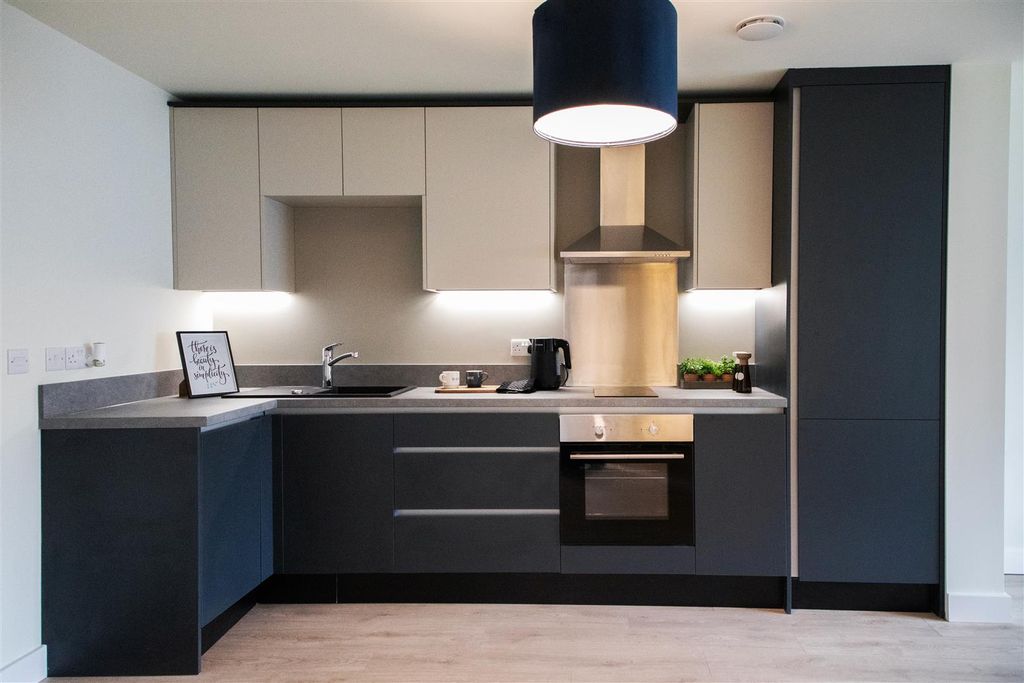 Property photo 1 of 18 1-Bed-Flat-.Jpg