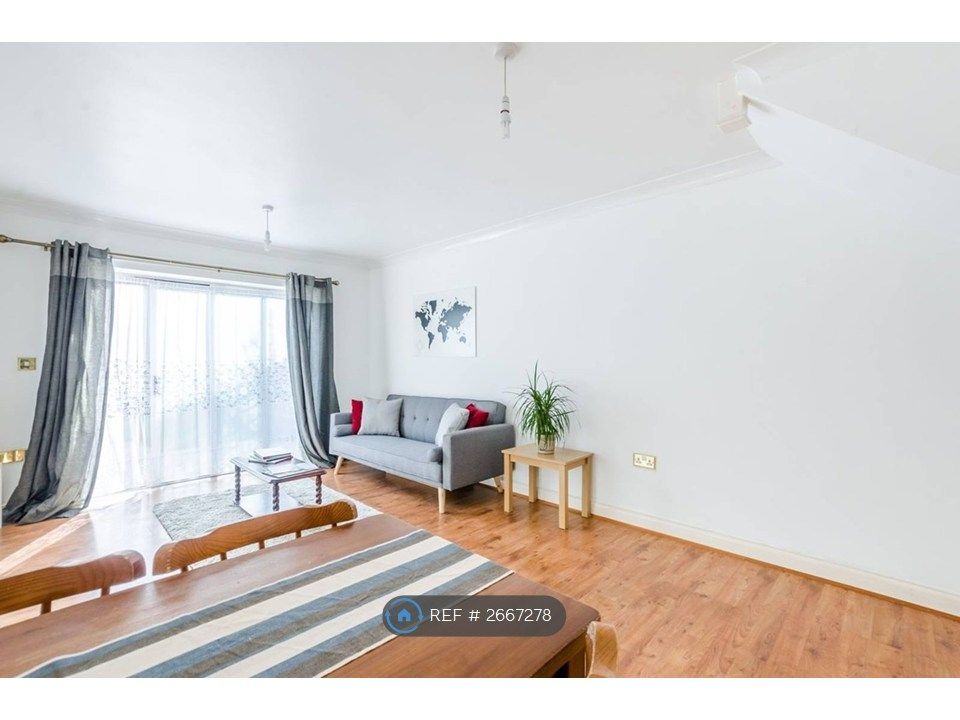 Property photo 1 of 31 Living/Dining Room