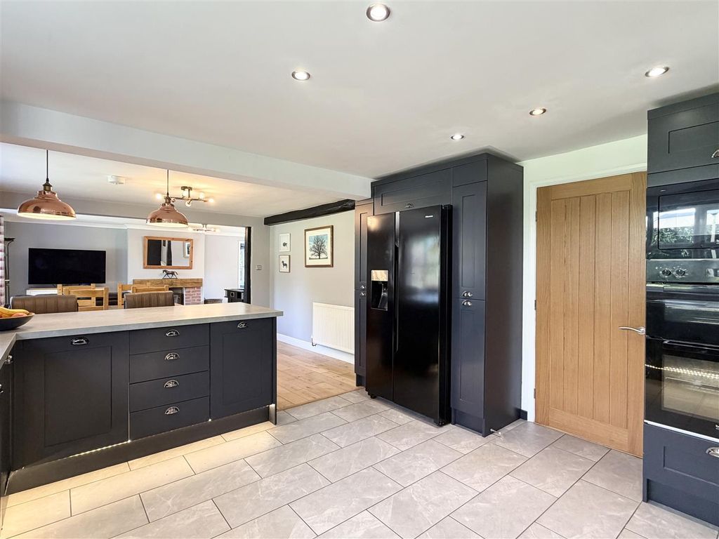 Property photo 2 of 39