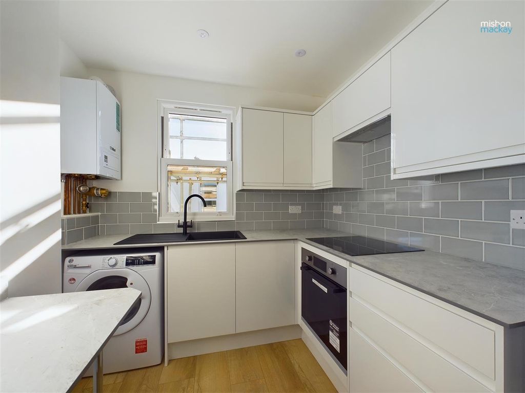 Property photo 3 of 6 Picture No. 06