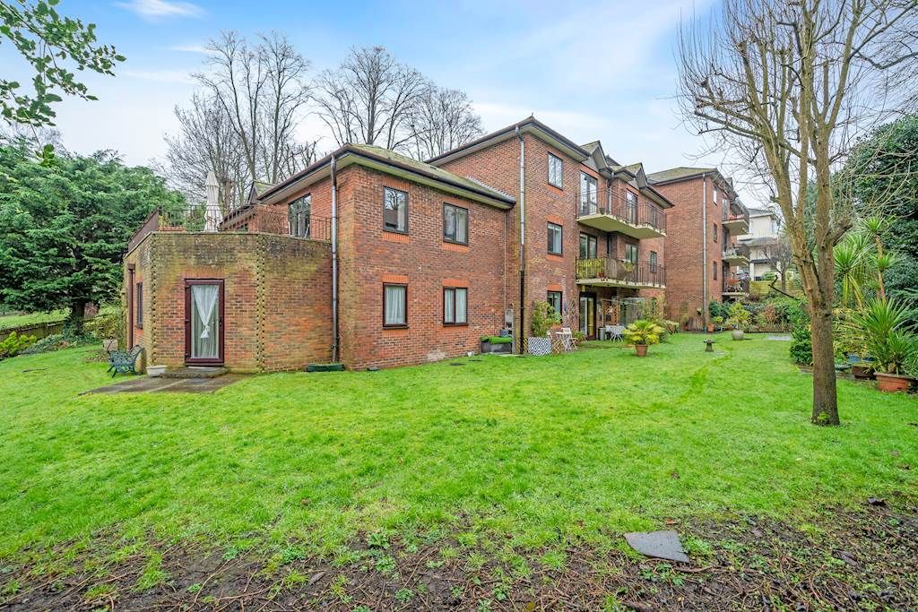 Property photo 2 of 15 13-7B3981897 - Hgll - Ns - 17 Rosetta Court Se19 2