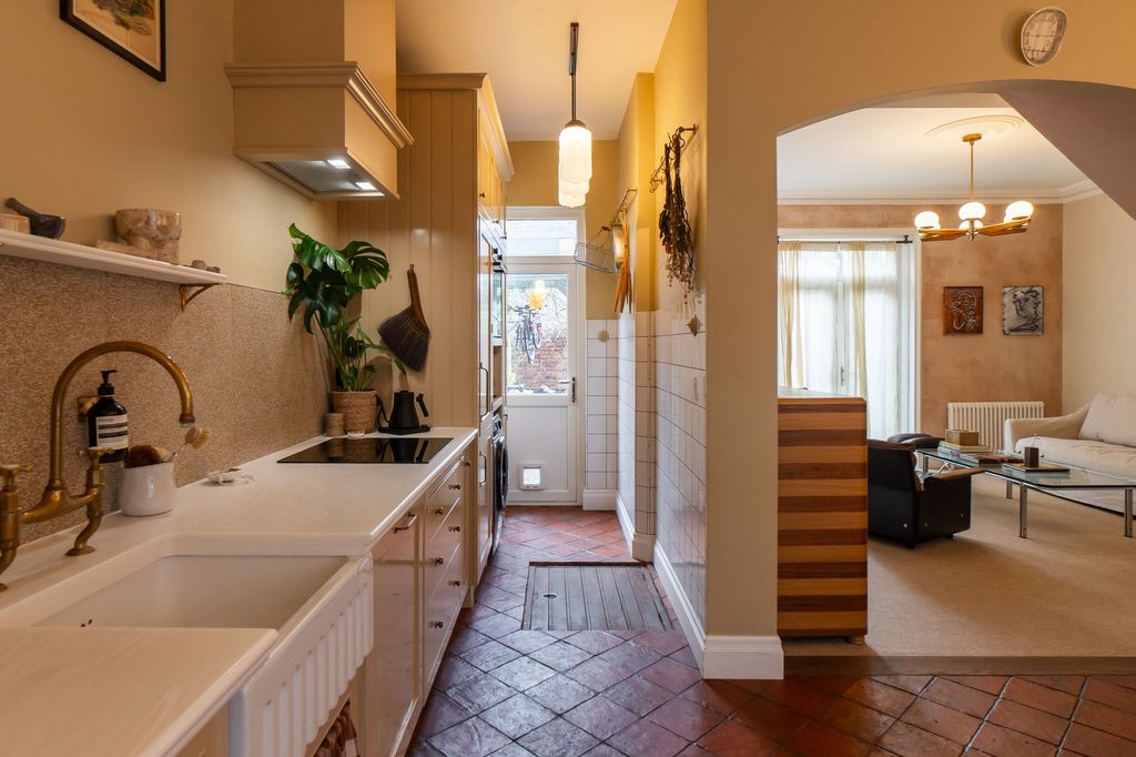 Property photo 2 of 58