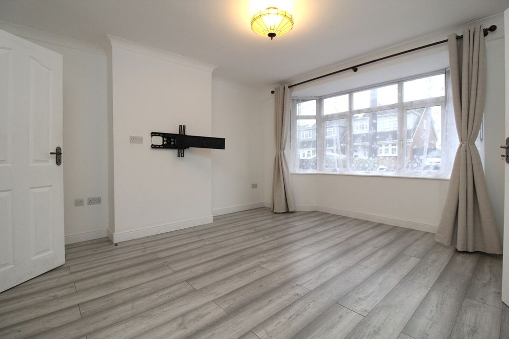 Property photo 3 of 11 Lounge View 2