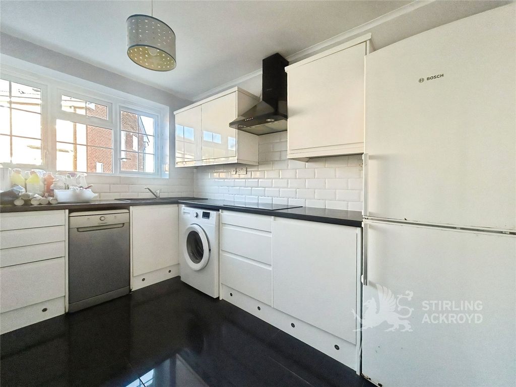 Property photo 2 of 7 Kitchen