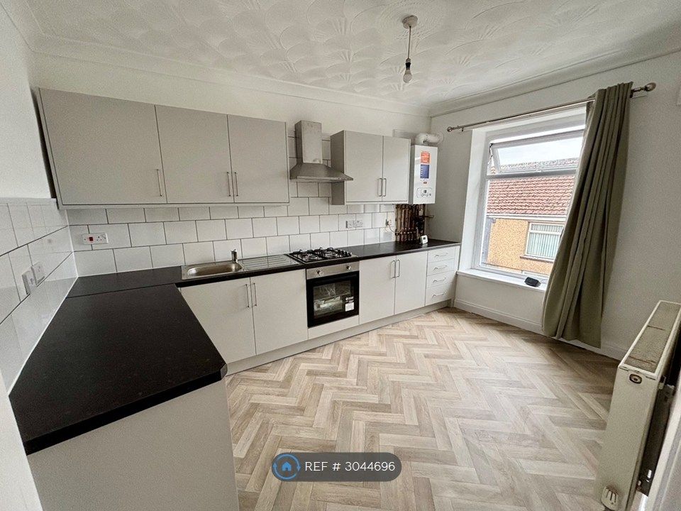 Property photo 1 of 6 Kitchen