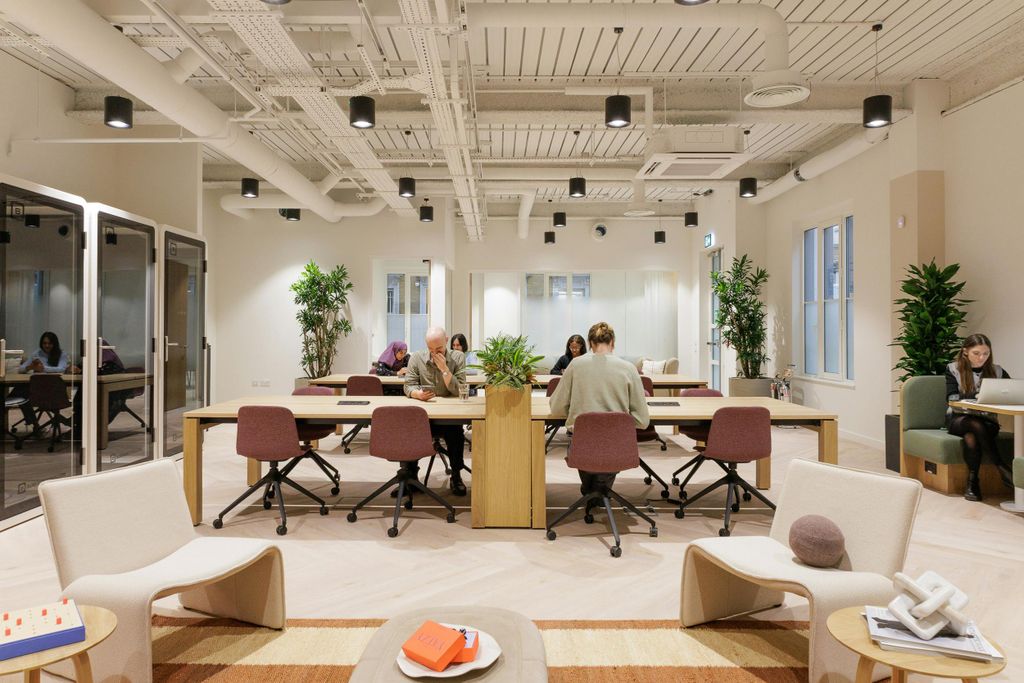 Property photo 1 of 6 Desks