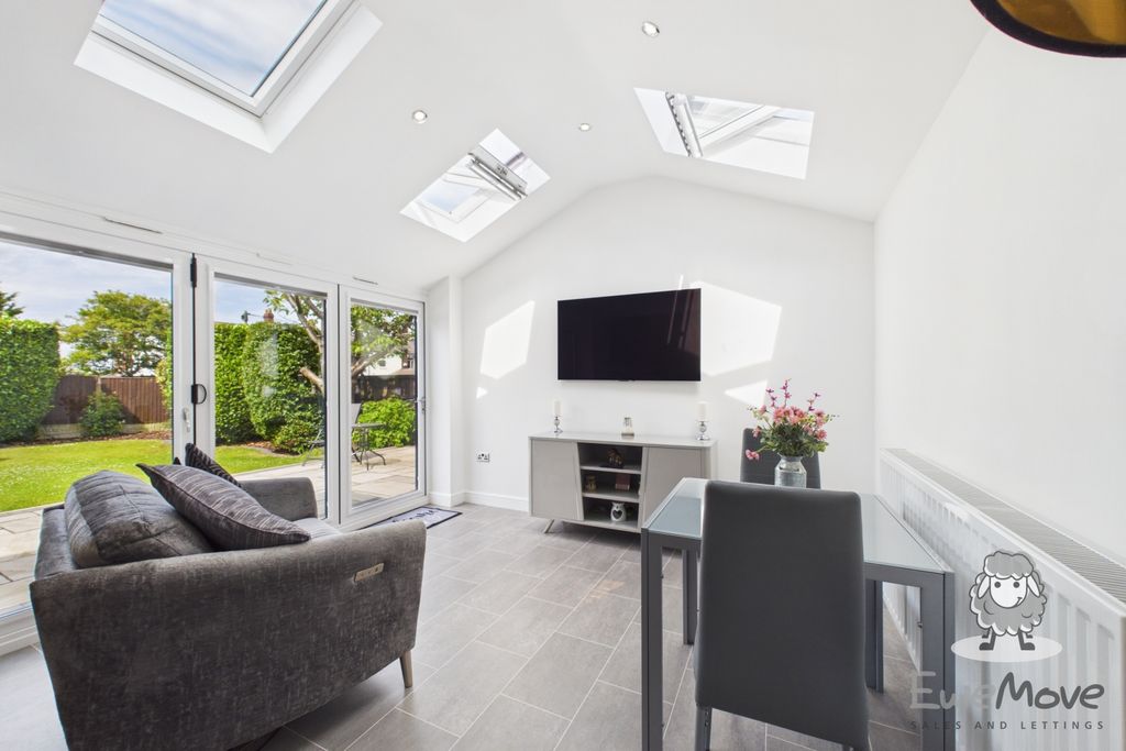 Property photo 2 of 14 12 (15)