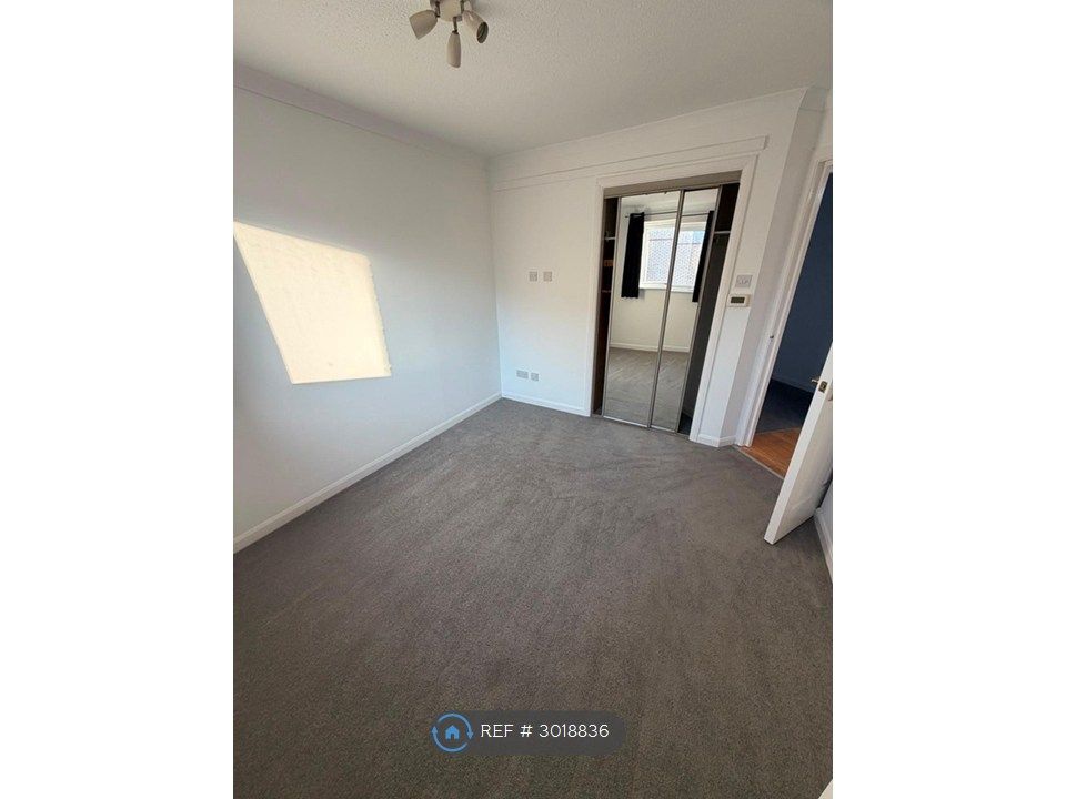Property photo 3 of 10 Bedroom 1