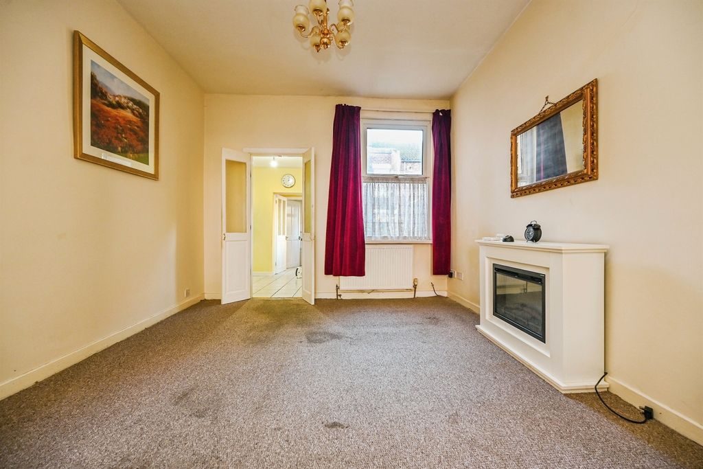 Property photo 3 of 11